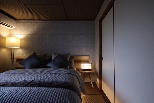 Ikko 8 | 2 bedrooms, individually decorated, individually furnished, desk - Shiki Homes IKKŌ 8 (Kyoto)