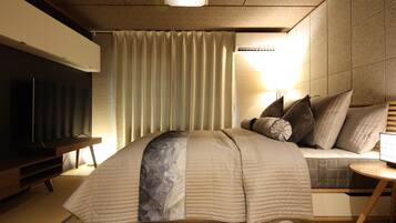 2 bedrooms, desk, laptop workspace, blackout drapes