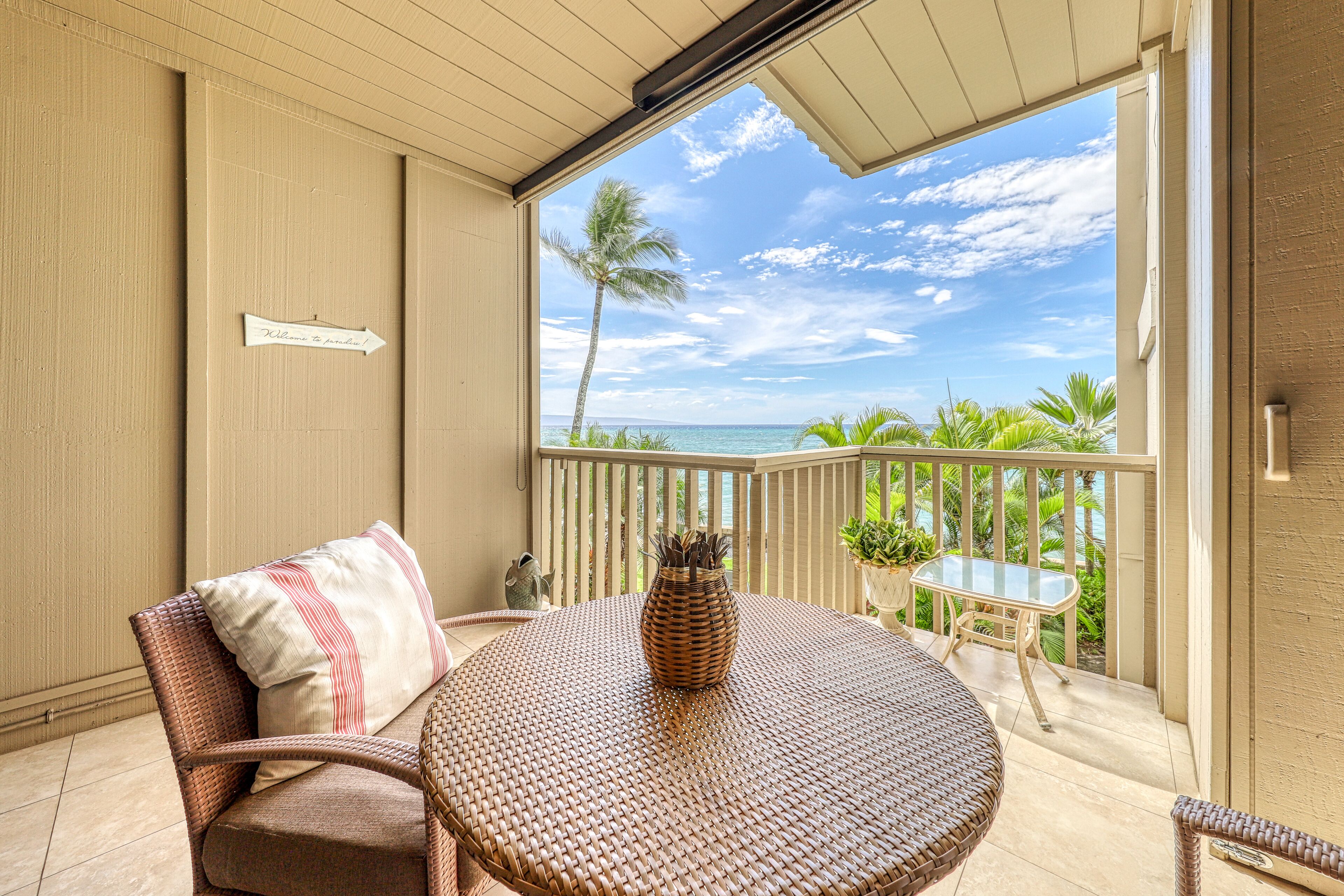 Recently remodeled oceanfront condo w/lanai, shared pool, grill, & tennis court