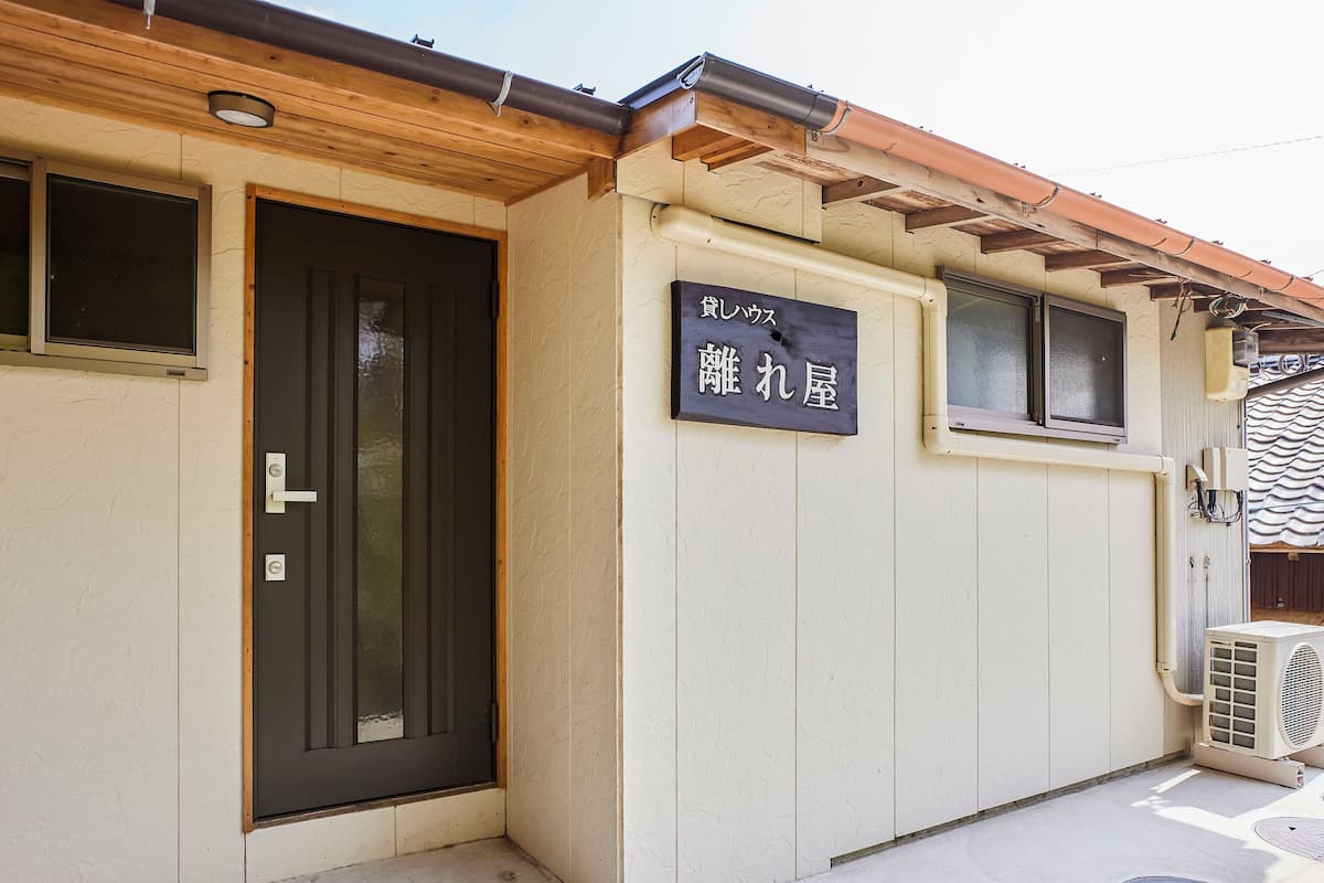 Basic House | Free WiFi, bed sheets