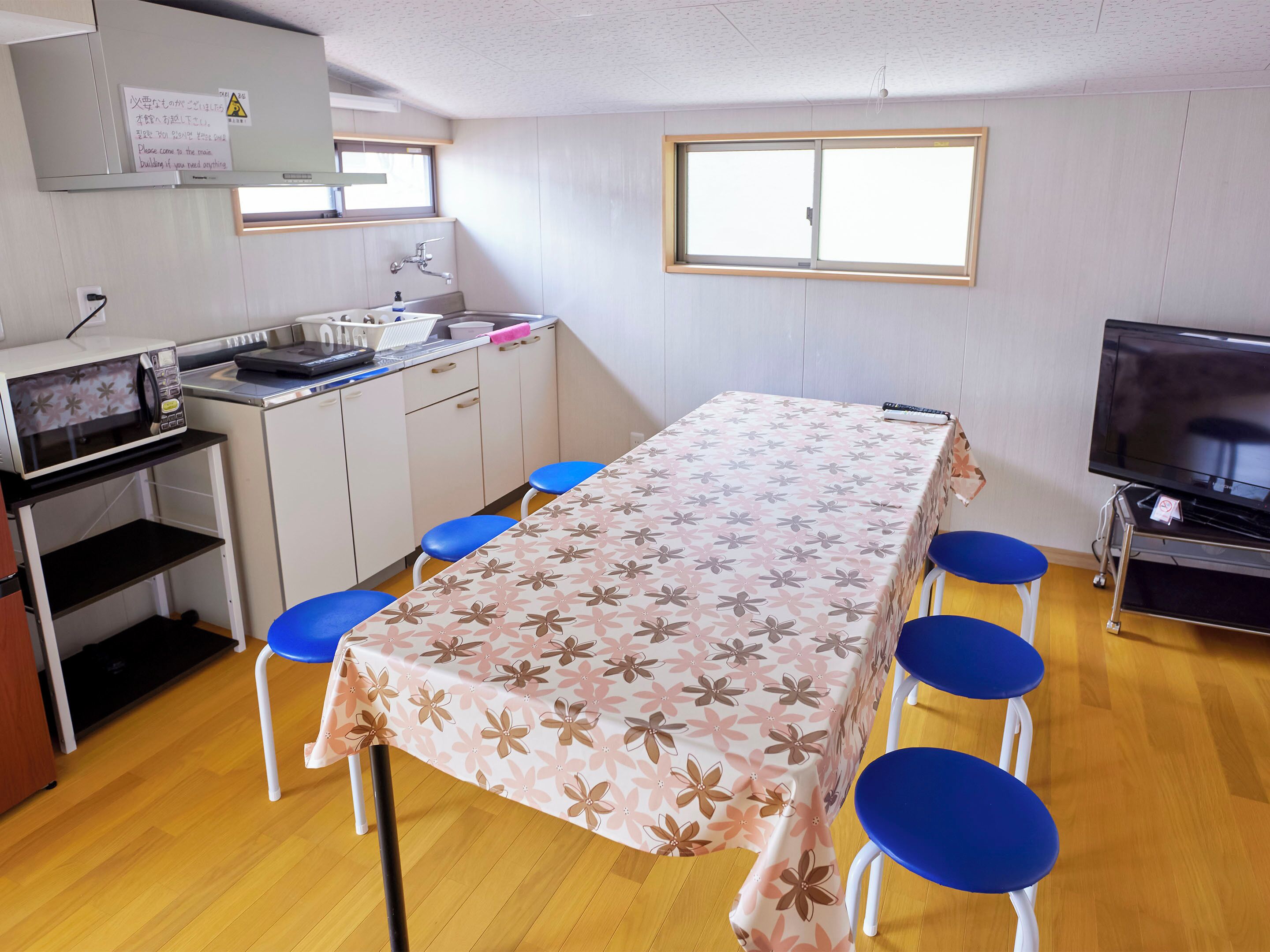 ベーシック ハウス | 専用キッチン | 冷蔵庫、電子レンジ、コンロ、電気ポット