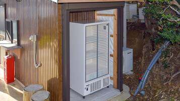 冷蔵庫、電子レンジ、電気ポット