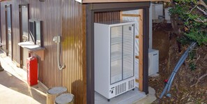 Kyl i allmänt utrymme, mikro i allmänt utrymme och vattenkokare