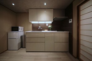 Ikko 9 | Private kitchenette | Full-size fridge, microwave, stovetop, electric kettle - Shiki Homes IKKŌ 9 (Kyoto)