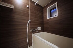 Deep-soaking bathtub - Shiki Homes IKKŌ 9 (Kyoto)