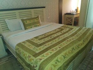 Deluxe Double Room | Premium bedding, Select Comfort beds, desk, iron/ironing board - Hotel Glitz Jaipur (Jaipur)