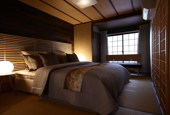 2 bedrooms, individually decorated, individually furnished, desk - Shiki Homes IKKŌ 10 (Kyoto)