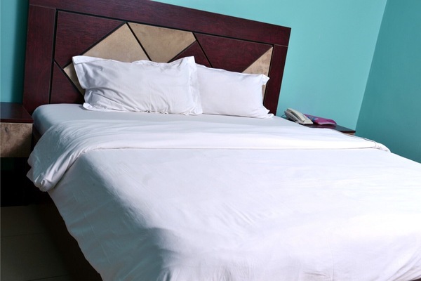 Classic Room | Desk, WiFi (free), bed sheets