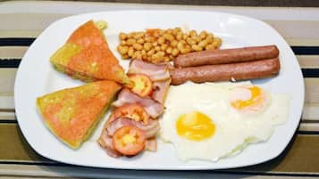 Café da manhã, almoço e jantar; local e internacional