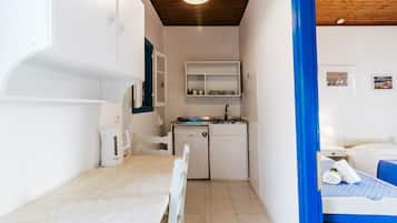 Departamento estándar | Cocina privada | Frigobar, parrilla de estufa, cafetera y tetera y tetera eléctrica