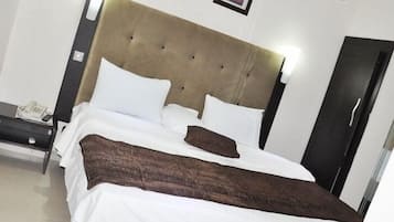 In-room safe, desk, laptop workspace, blackout drapes