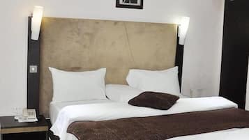 Standard Room | In-room safe, desk, laptop workspace, blackout drapes