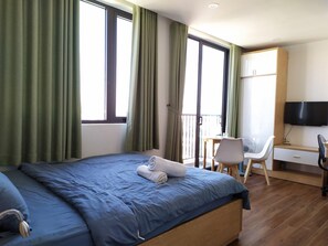1 bedroom, in-room safe, internet