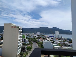 Property grounds - Diamond Apartment - Good for 2 people - very cheap price and close to the beach (Da Nang)