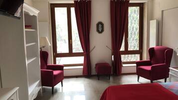 2 chambres, fer et planche à repasser, lit parapluie, Wi-Fi gratuit