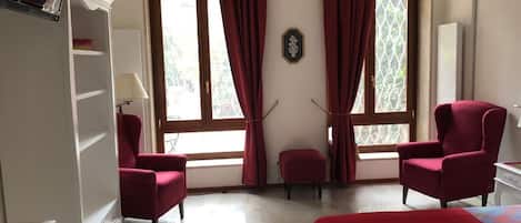 2 chambres, fer et planche à repasser, lit parapluie, Wi-Fi gratuit