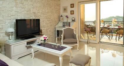 Elegant villa La Perla ,private heated pool,short walking distance to sea¢er
