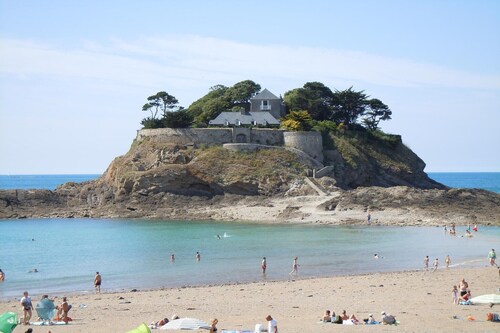 Stenen Huis in St Malo bij Strand