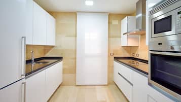 Refrigerador, microondas, horno, lavavajillas