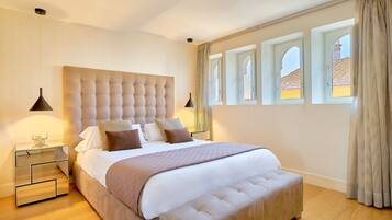 2 bedrooms, iron/ironing board, Internet, bed sheets