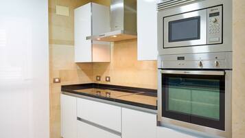 Réfrigérateur, micro-ondes, four, lave-vaisselle