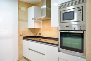 Réfrigérateur, micro-ondes, four, lave-vaisselle