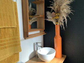 Shower, hair dryer, towels, toilet paper