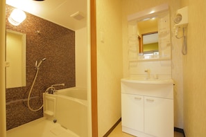 Family Twin Room with Tatami | Bathroom | Separate tub and shower, free toiletries, hair dryer, slippers