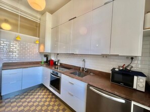 Fridge, microwave, oven, dishwasher