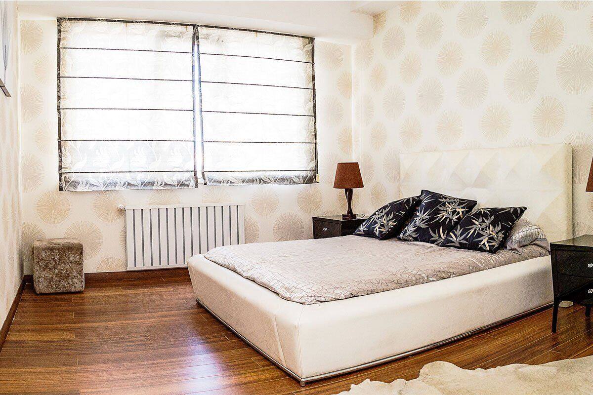 3 bedrooms, blackout drapes, soundproofing, iron/ironing board