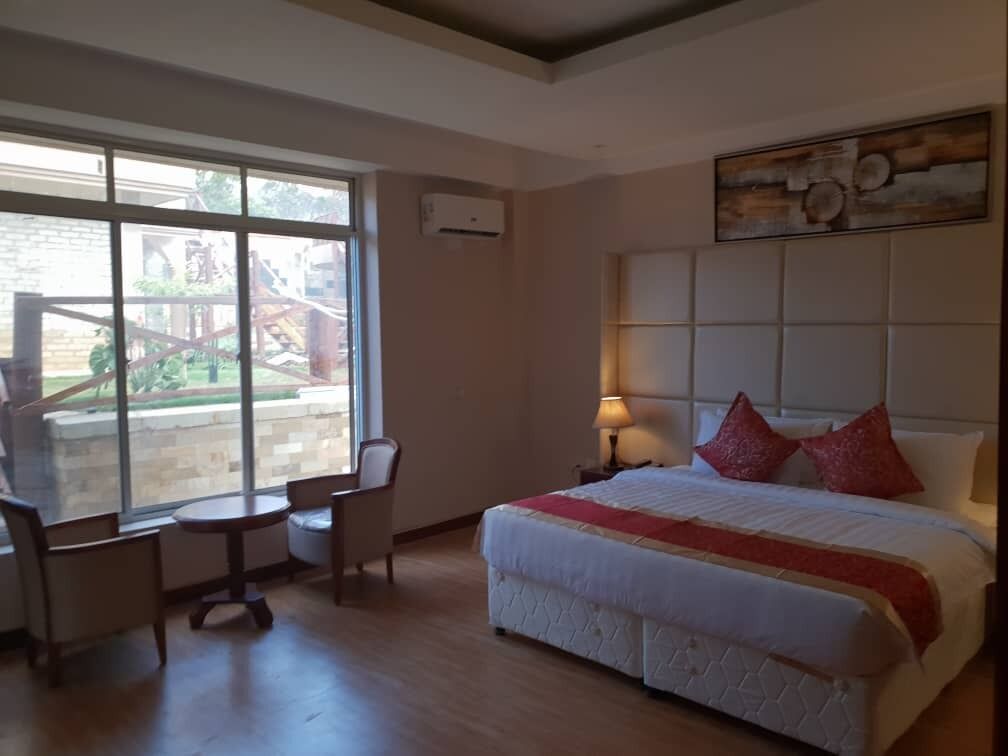 Executive Suite, 1 Bedroom, Mountain View | Garden view