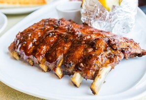 Frühstück, Mittagessen, Abendessen, lokale und internationale Küche 