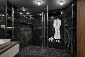 Ducha del cuarto de baño