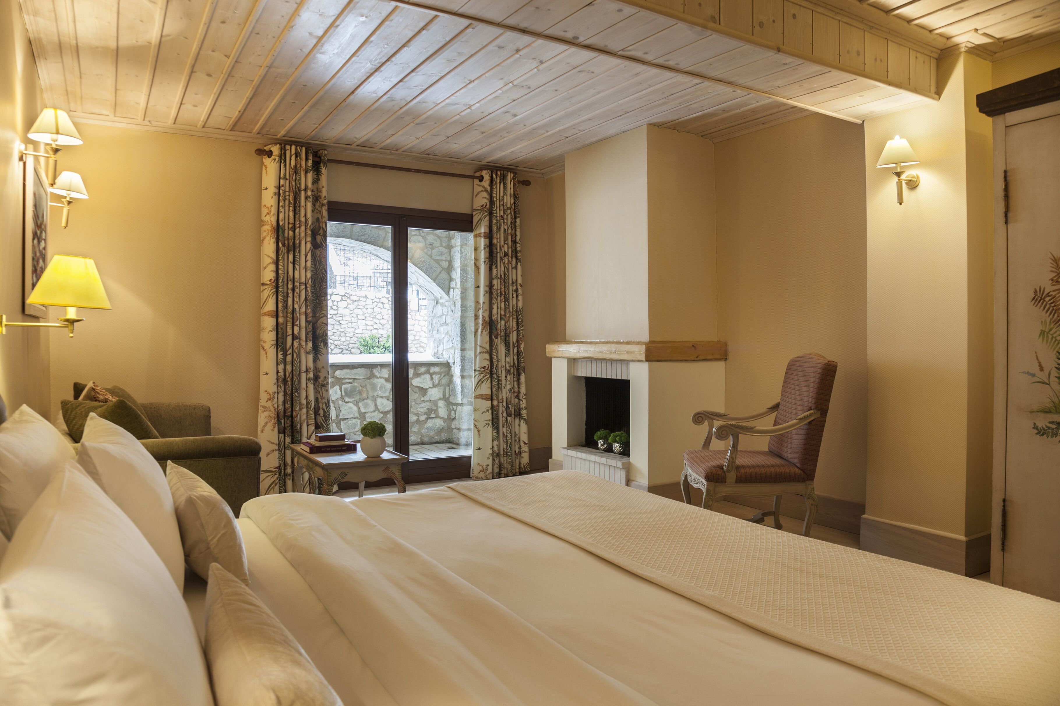 Allergikerbettwaren, Minibar, Zimmersafe, Schreibtisch