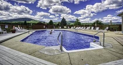 Päivitetty huoneisto Deerfield Villagessa! Takka, poreallas! Lemmikkiystävällinen!