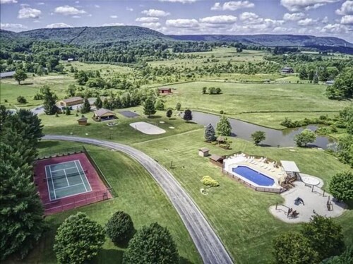 DF109- Close to winter amenities!