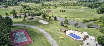 Condo mis à jour à Deerfield Village! Cheminée, jacuzzi! Animaux acceptés!