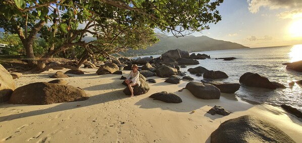 Beach nearby, white sand, sun loungers, beach towels