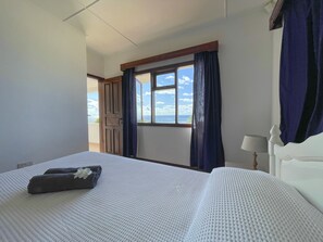 3 bedrooms, in-room safe, desk, laptop workspace