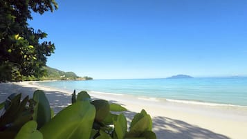 Beach nearby, white sand, sun-loungers, beach towels