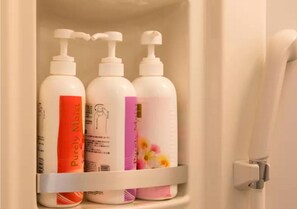 Apartment 501 | Bathroom amenities | Shower, free toiletries, hair dryer, slippers - Not Ninja Kyocera Dome 1 - 5th Floor Room (Osaka)