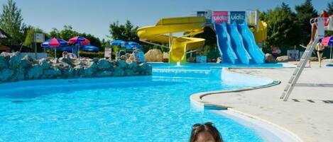 Piscine couverte, piscine extérieure