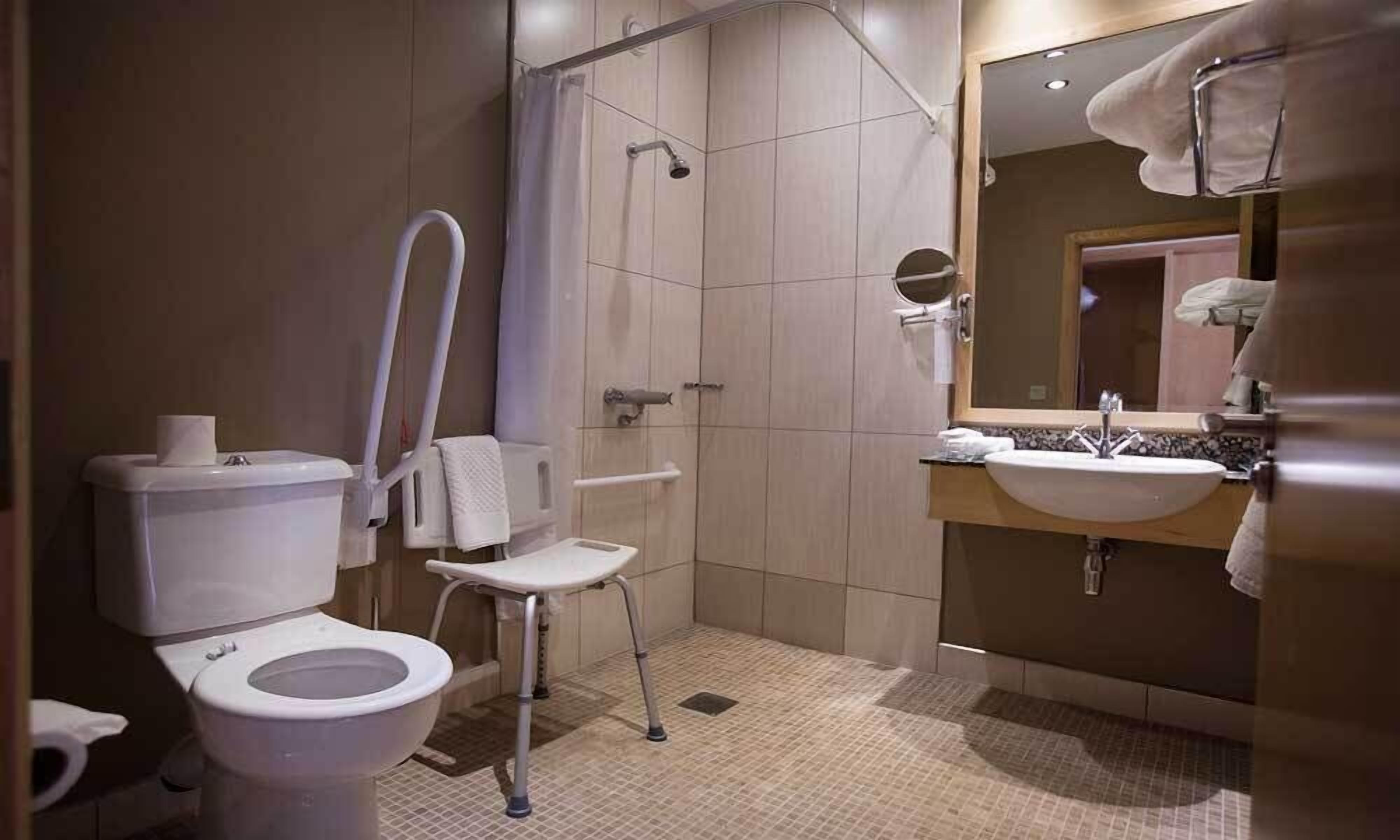 bathroom | combined shower/bathtub, hair dryer, towels