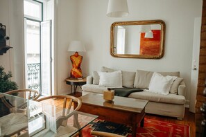 TV - 4 Bedroom Apartment on the City Center (Lisboa)