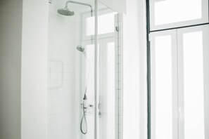 Amenidades de baño gratuitas y secadora de cabello