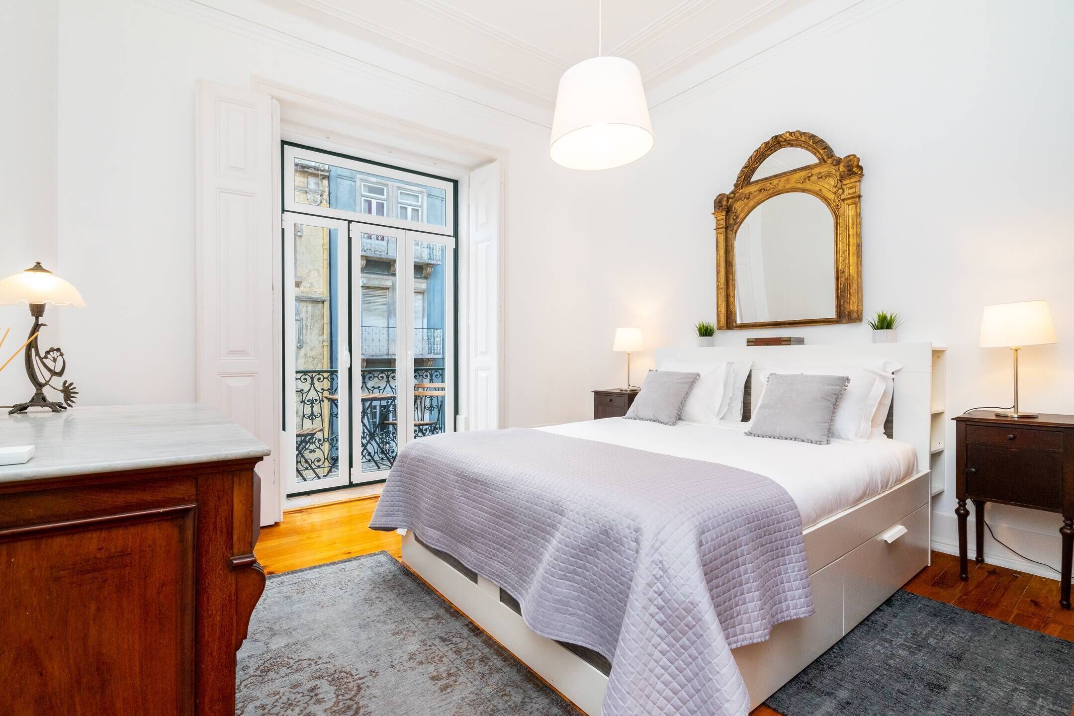 4 bedrooms, soundproofing, iron/ironing board, internet