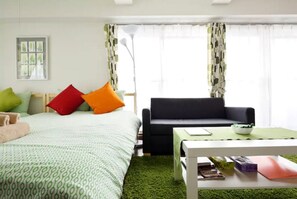 Zimmer (Apartment 702)