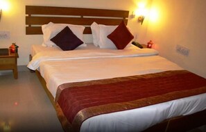 Dilengkapi dengan perabotan berbeda-beda dan setrika/meja setrika