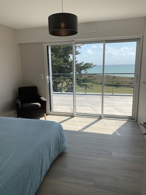 5 bedrooms, iron/ironing board, free WiFi, bed sheets