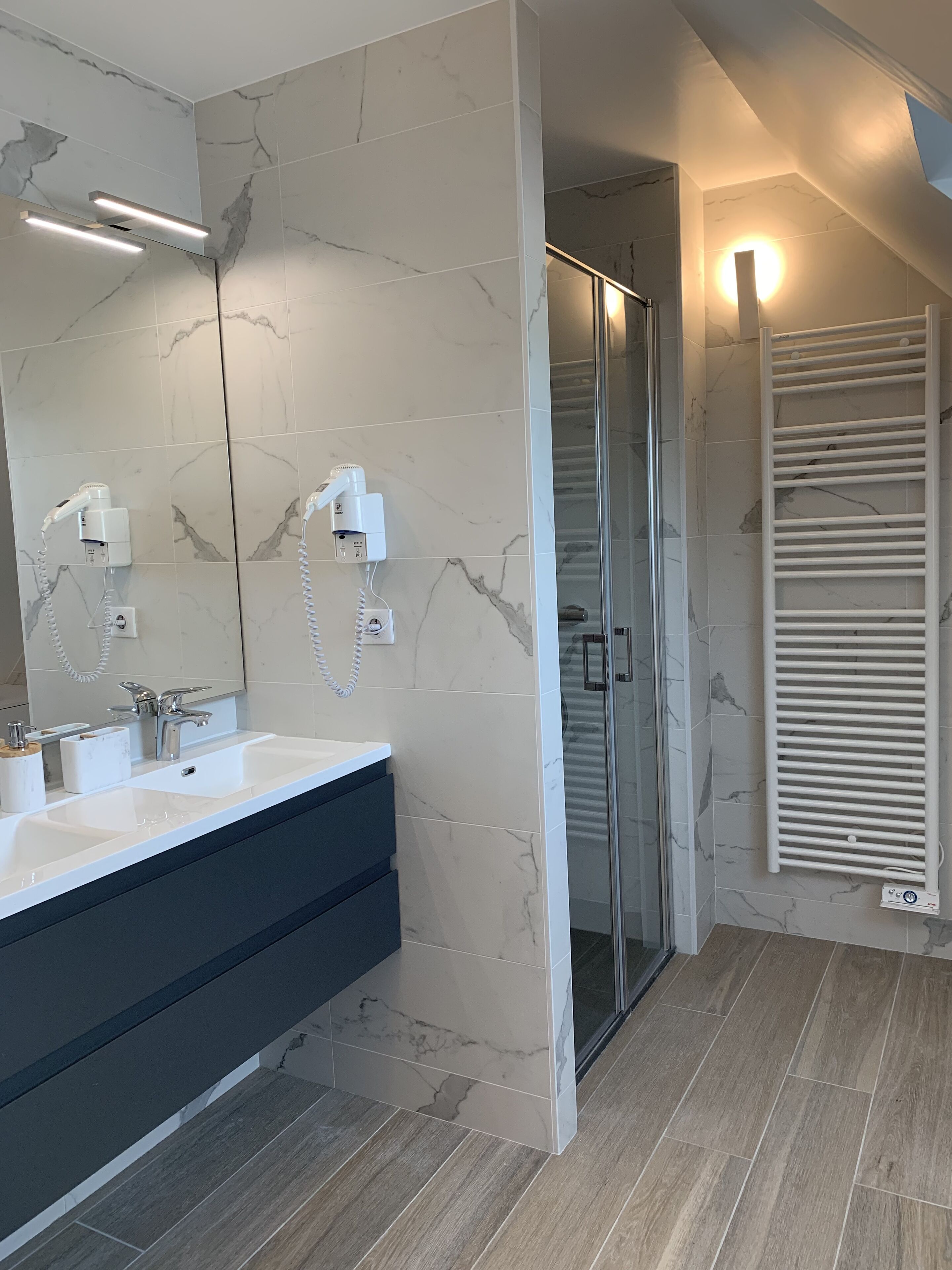 Combined shower/bathtub, hair dryer, towels, toilet paper